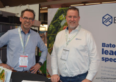 Bert de Vries van Vissers Plant Innovators op de foto met Raymond van Mierlo van Bato Plastics.